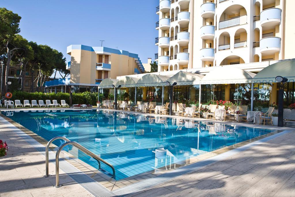 Hotel Parco Dei Principi Giulianova Exteriör bild