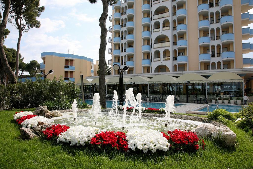 Hotel Parco Dei Principi Giulianova Exteriör bild